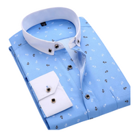 Lys blå med hvid krave og anker