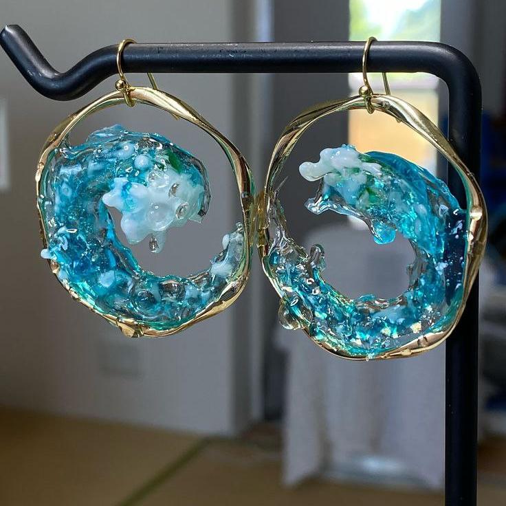 Tilde | Havets forbindelse